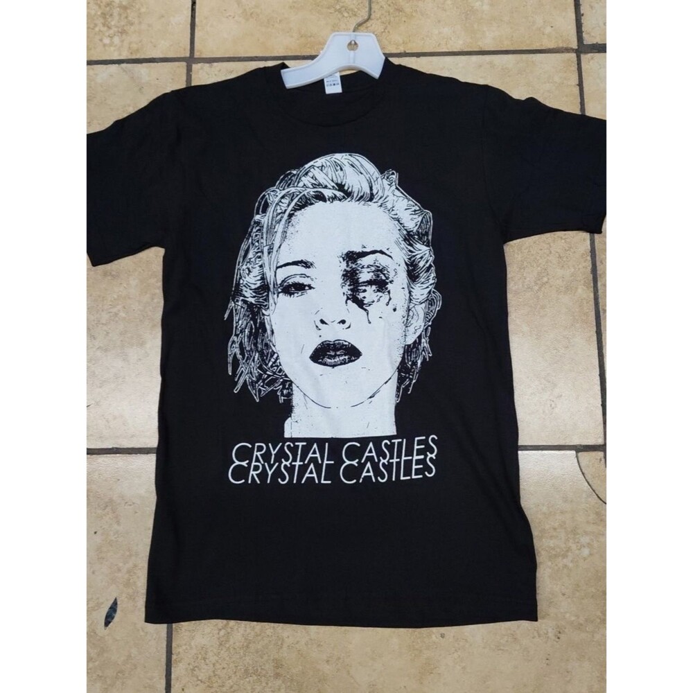 RARE CRYSTAL CASTLES MUSIC BAND 100% COTTON SCREENPRINT TEE SIZE L